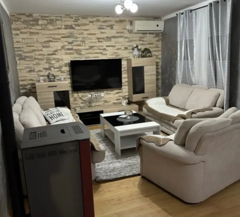 Izdavanje, kuća, 125m², Tivat, Crna Gora