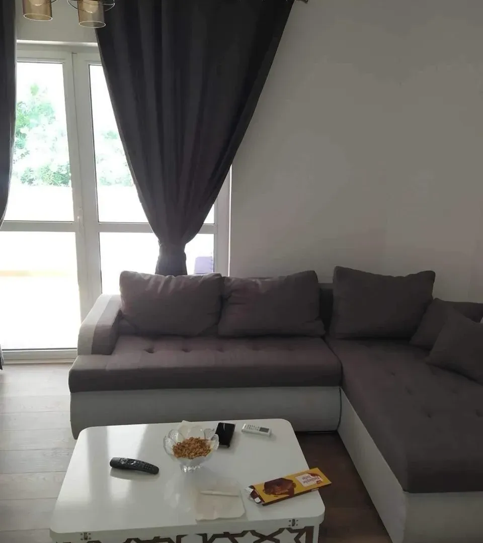 Izdavanje, jednosoban stan, 43m², Adok, Budva