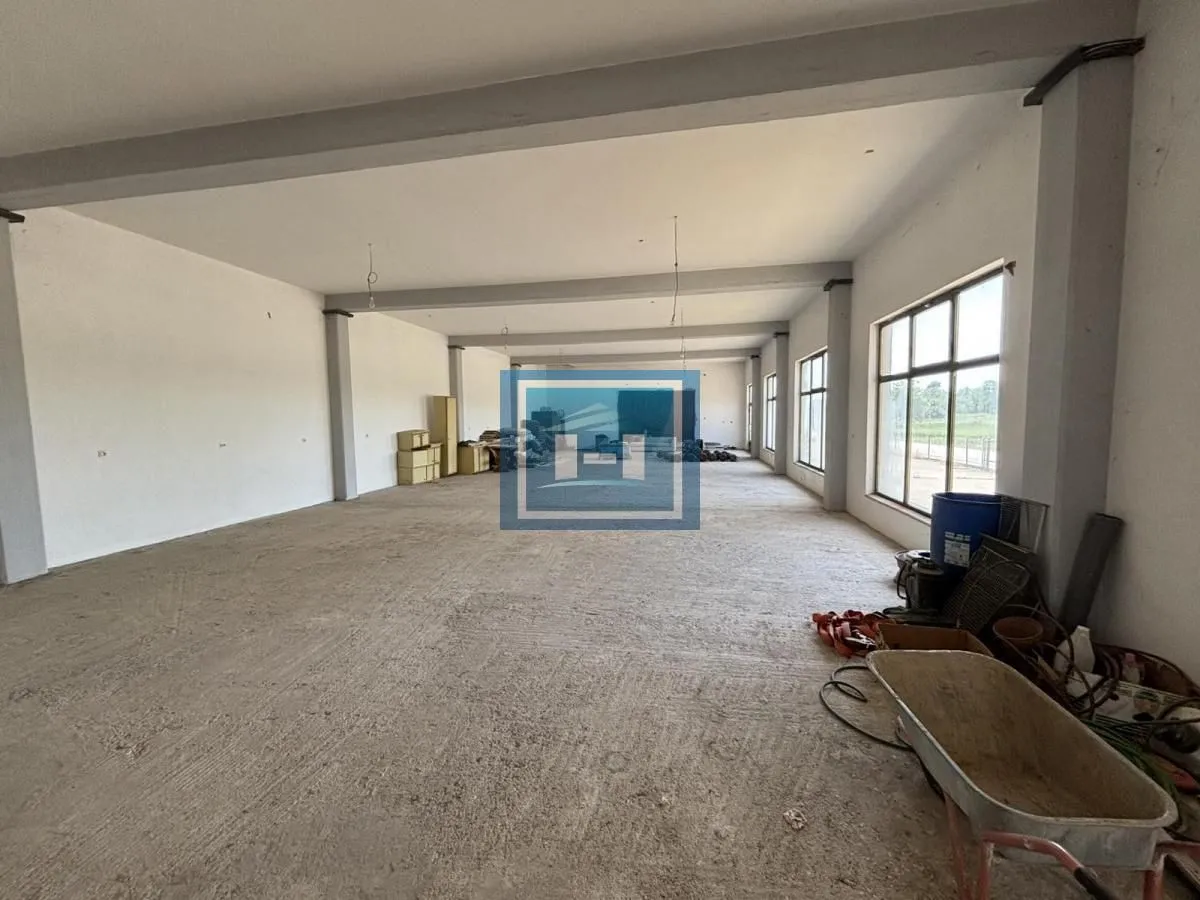 Rent, office space, 1060m², Svojnovo, Paraćin