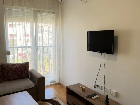 Izdavanje, jednosoban stan, 36m², Stari Aerodrom, Podgorica - image 2