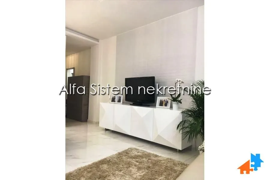 Izdavanje, dvosoban stan, 56m², Čubura, Beograd