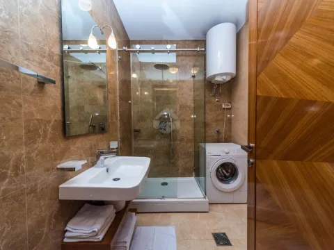 Izdavanje, dvosoban stan, 75m², Centar, Podgorica - image 10