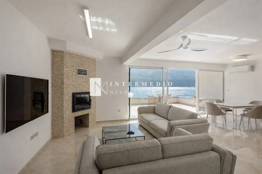 Prodaja, dvosoban stan, 87m², Baošići, Herceg Novi