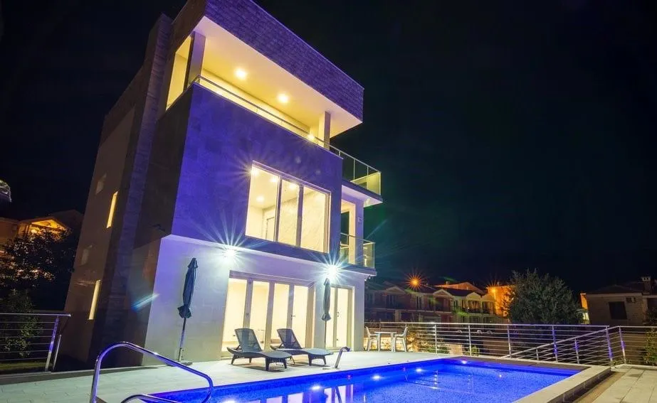 Sale, house, 400m², Bečići, Budva