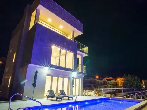 Sale, house, 400m², Bečići, Budva - image 2