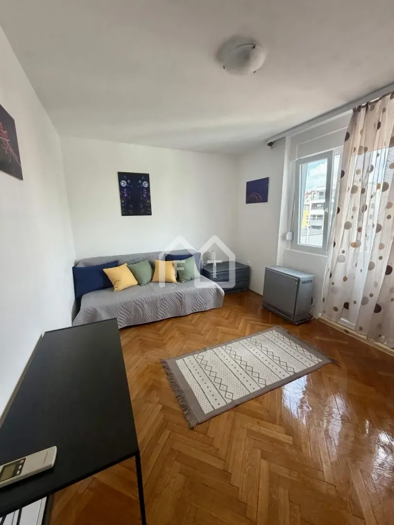 Rent, two bedroom apartment, 52m², Južni Bulevar, Vračar Sve Podlokacije