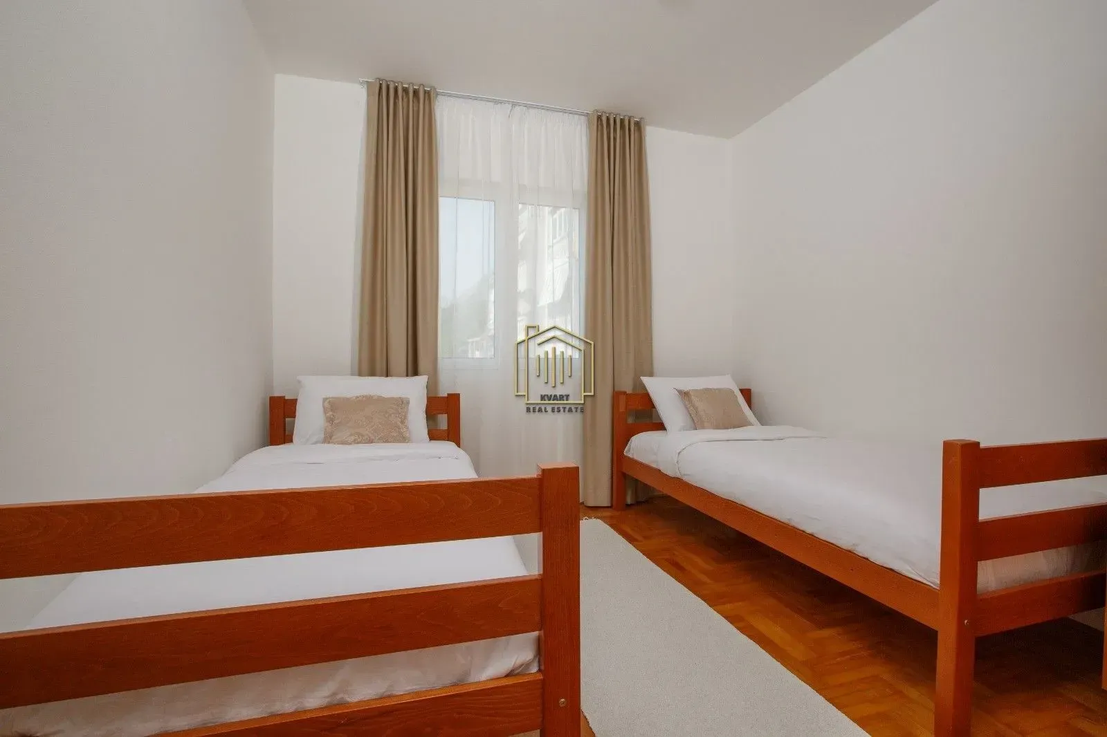 Izdavanje, dvosoban stan, 70m², Dobrota, Kotor