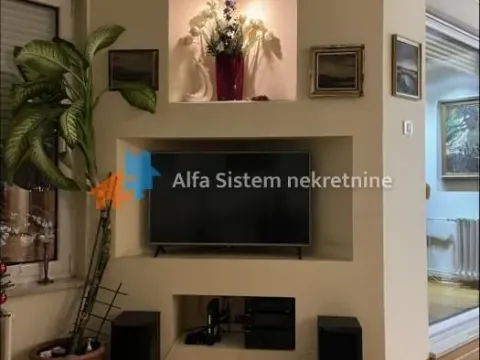 Izdavanje, trosoban stan, 95m², Autokomanda, Voždovac Sve Podlokacije - image 8