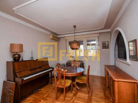 Izdavanje, trosoban stan, 100m², Centar, Podgorica - image 5