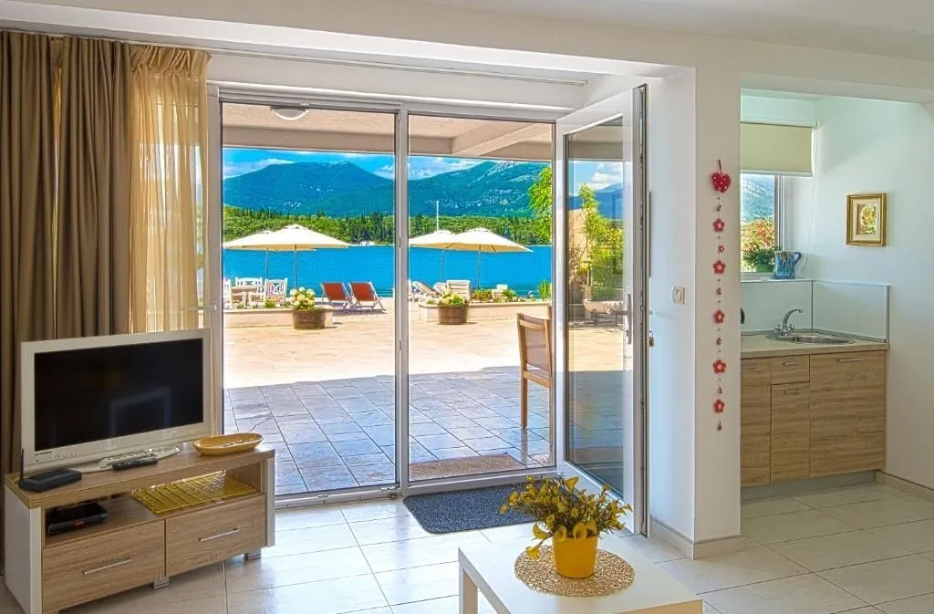 Prodaja, kuća, 300m², Krašići, Tivat