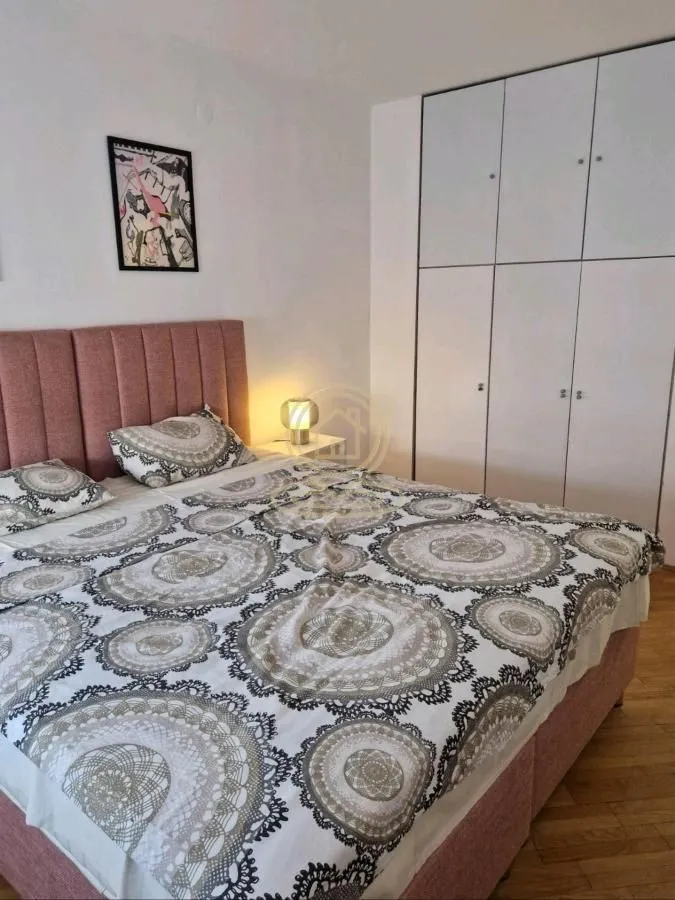 Izdavanje, četvorosoban stan, 104m², Vračar Hram, Vračar Sve Podlokacije