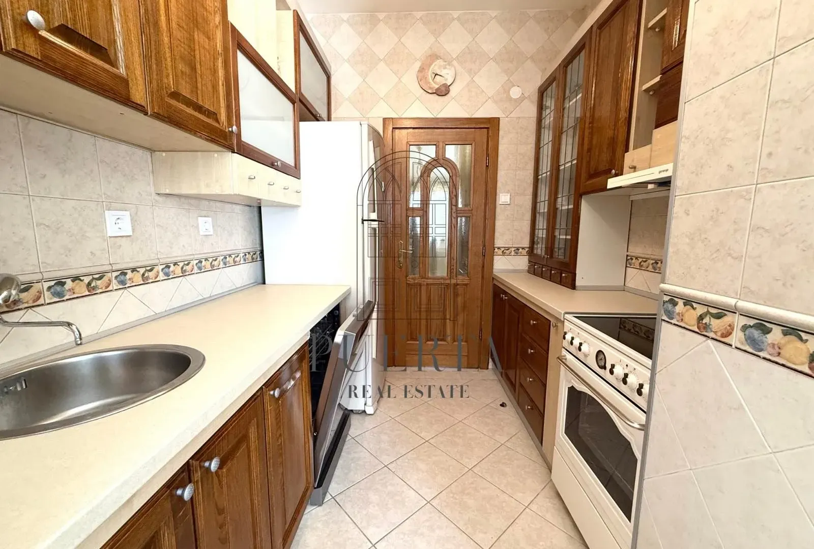 Izdavanje, trosoban stan, 114m², Preko Morače, Podgorica