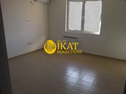 Prodaja, trosoban stan, 49m², Boleč, Grocka - image 1