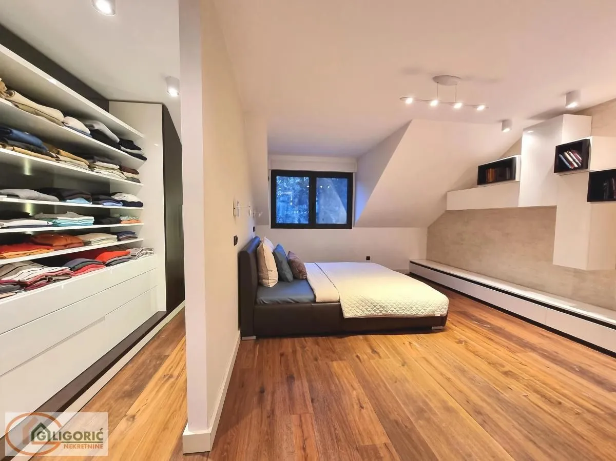 Prodaja, kuća, 305m², Čukarica, Beograd