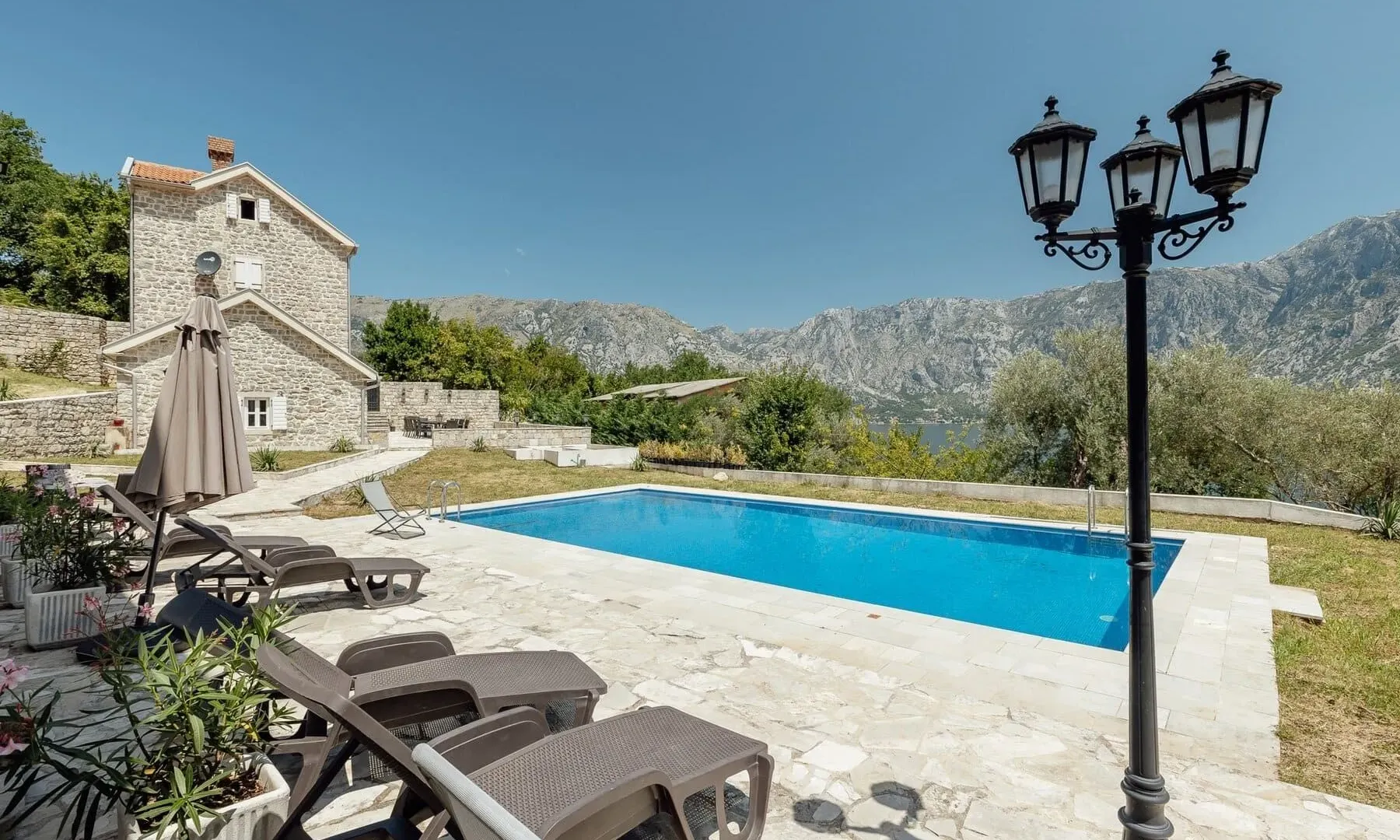 Sale, house, 800m², Prčanj, Kotor