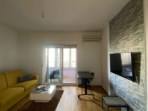 Rent, studio apartment, 32m², City Kvart, Podgorica - image 2