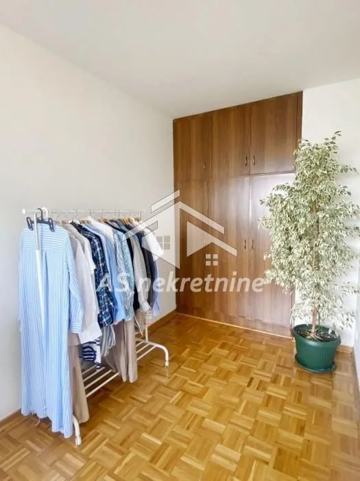Izdavanje, četvorosoban stan, 120m², Voždovačka Crkva, Voždovac Sve Podlokacije