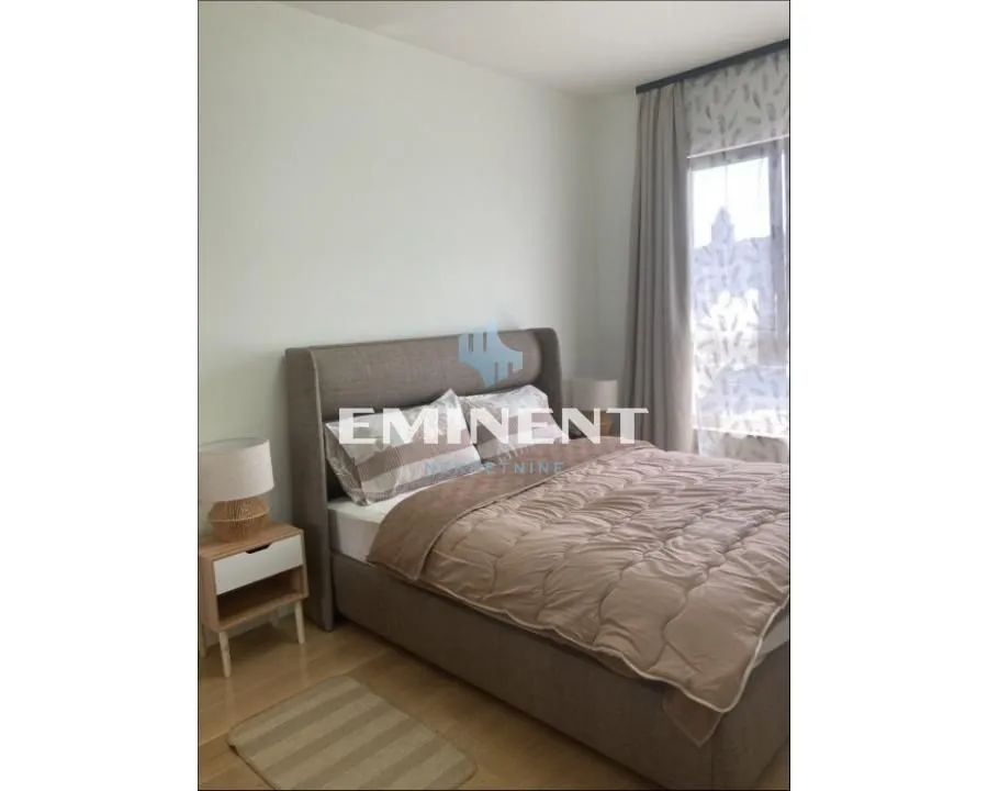 Izdavanje, trosoban stan, 75m², Savski Venac, Beograd