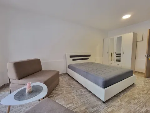 Rent, studio apartment, 40m², Bečići, Budva - image 4