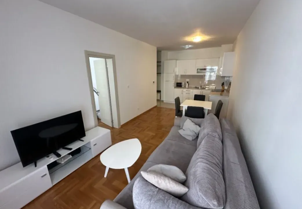 Izdavanje, jednosoban stan, 39m², Budva, Crna Gora