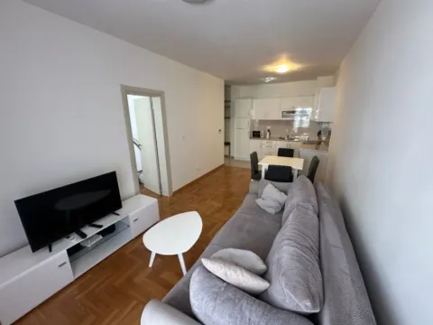 Izdavanje, jednosoban stan, 39m², Budva, Crna Gora