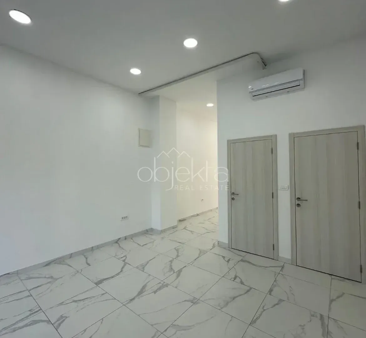 Rent, office space, 50m², Tivat, Crna Gora