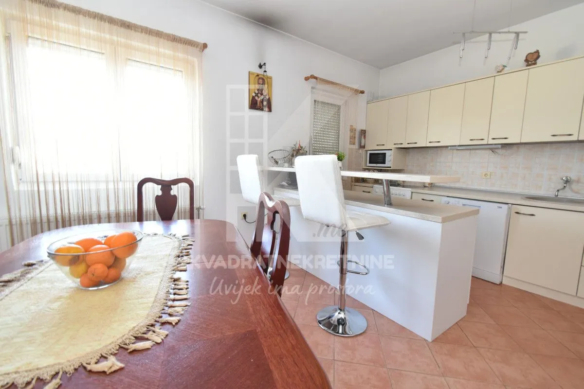 Prodaja, kuća, 500m², Tološi, Podgorica