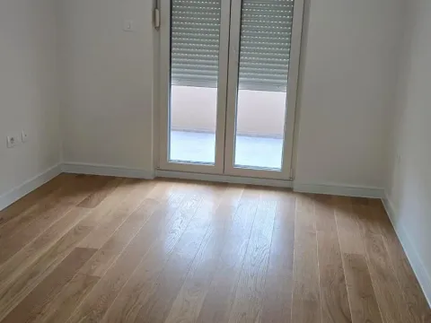 Izdavanje, dvosoban stan, 71m², Central Point, Podgorica - image 10