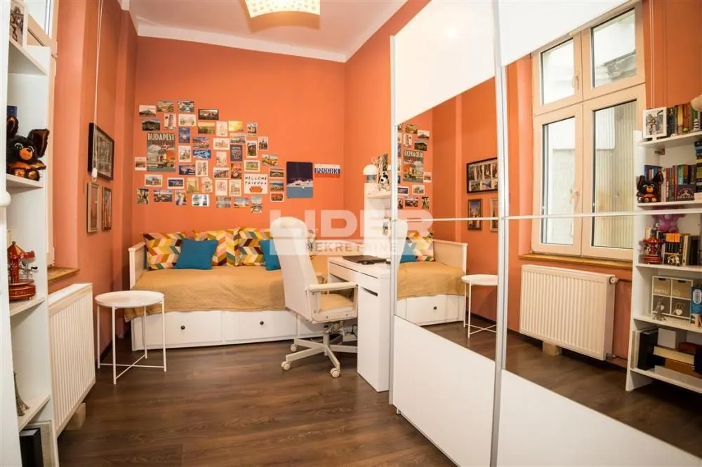 Sale, four bedroom apartment, 77m², Skadarlija, Beograd