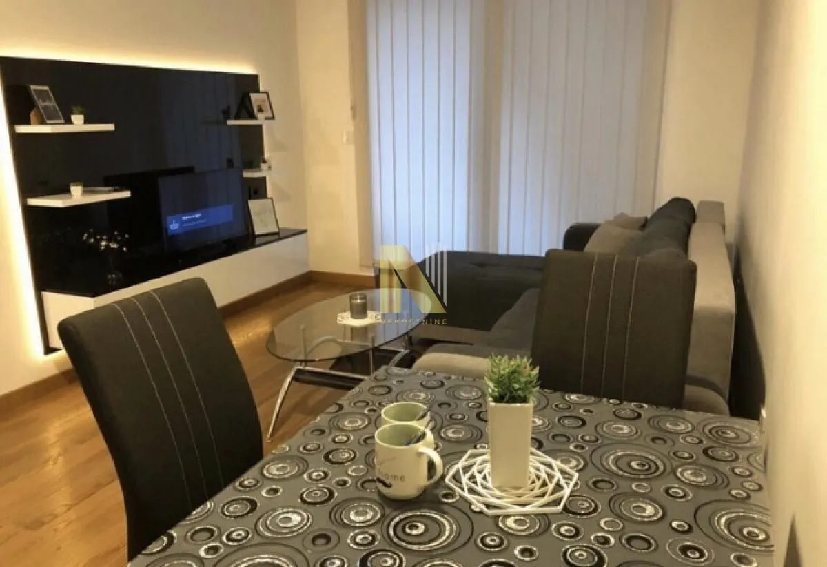 Izdavanje, jednosoban stan, 37m², Centar, Novi Sad