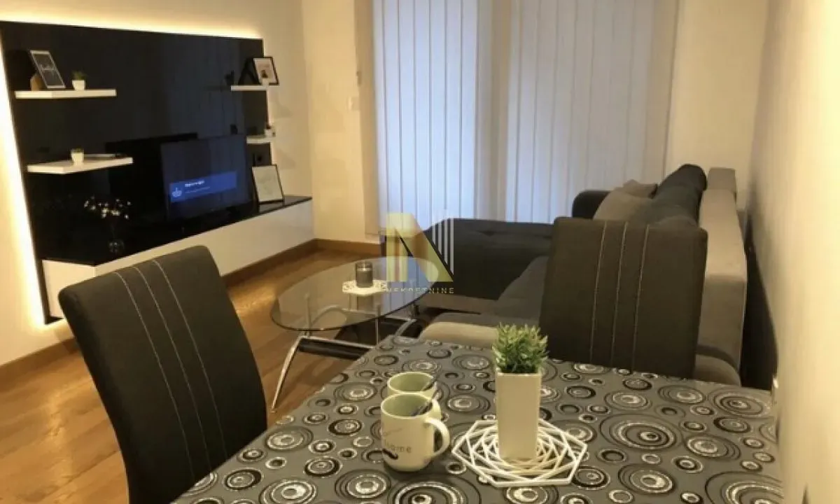 Izdavanje, jednosoban stan, 37m², Centar, Novi Sad