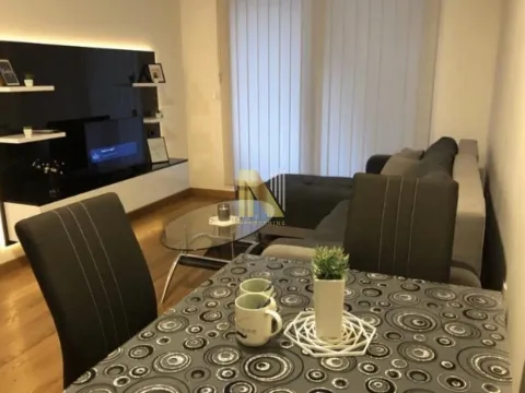 Izdavanje, jednosoban stan, 37m², Centar, Novi Sad