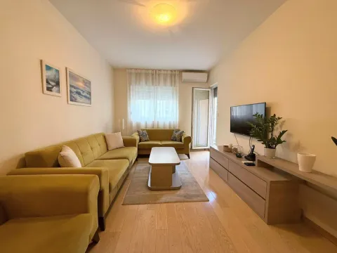 Prodaja, dvosoban stan, 72m², City Kvart, Podgorica - image 1