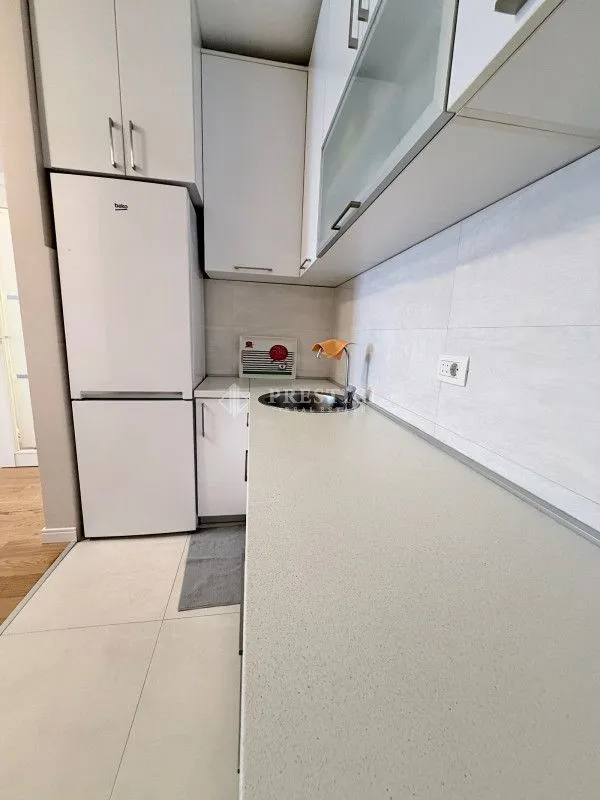 Izdavanje, jednosoban stan, 50m², Central Point, Podgorica