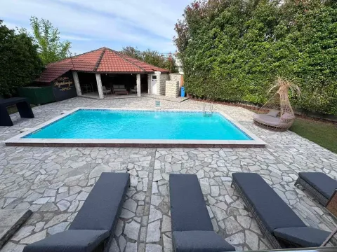 Izdavanje, kuća, 330m², Zeta, Podgorica - image 4