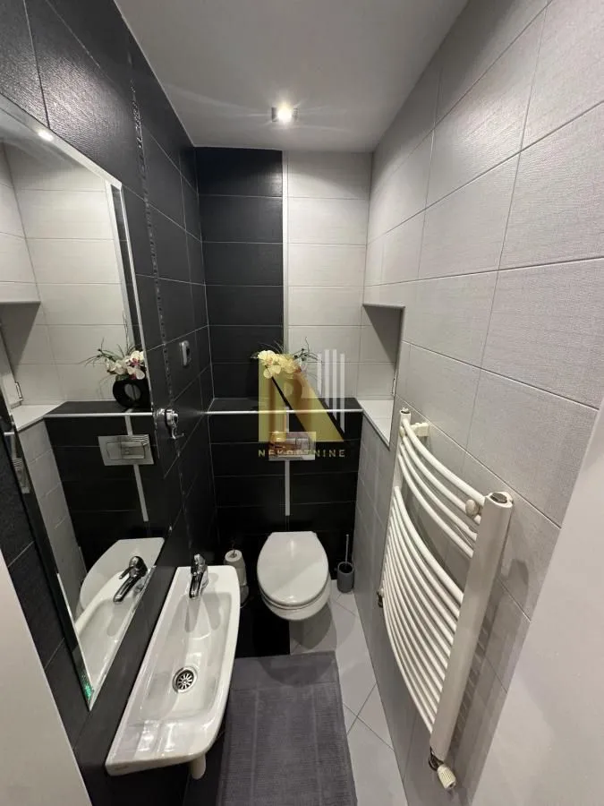 Izdavanje, kuća, 250m², Lipov gaj, Novi Sad Sve Podlokacije