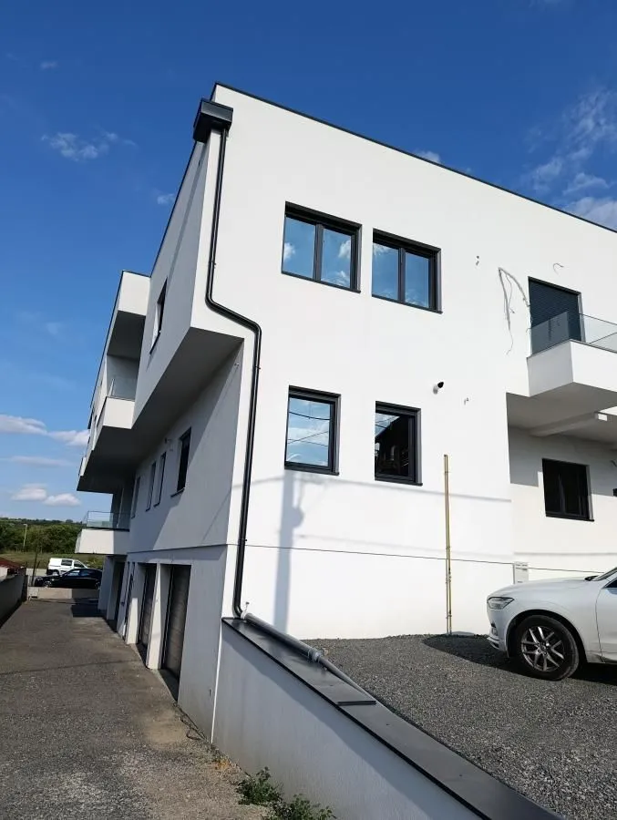 Prodaja, četvorosoban stan, 140m², Sremska Kamenica, Petrovaradin