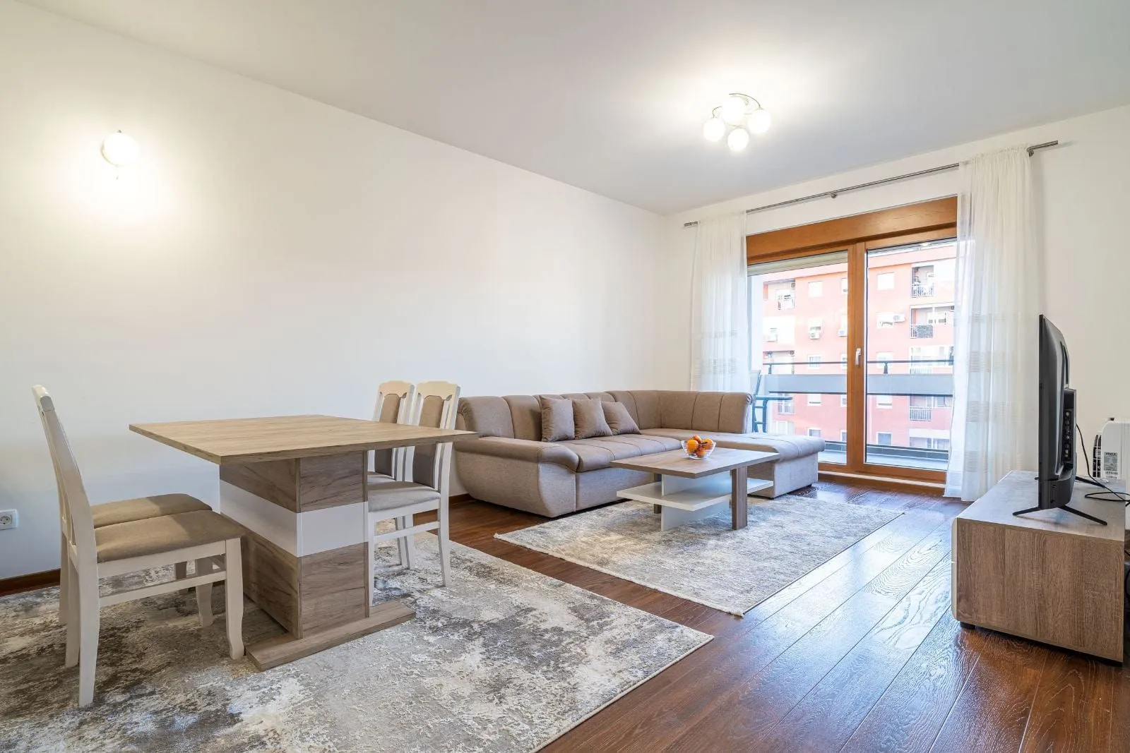 Izdavanje, dvosoban stan, 70m², Master Kvart, Podgorica