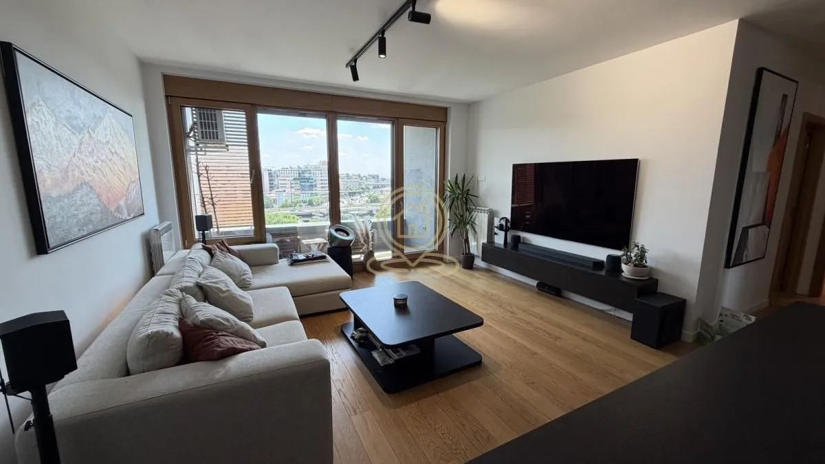 Izdavanje, trosoban stan, 89m², Savski Venac, Beograd