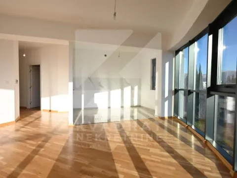 Izdavanje, trosoban stan, 117m², Zagorič, Podgorica - image 4