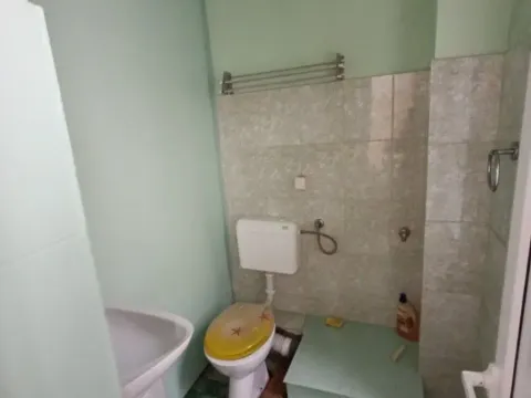 Izdavanje, poslovni prostor, 68m², Centar, Podgorica - image 3