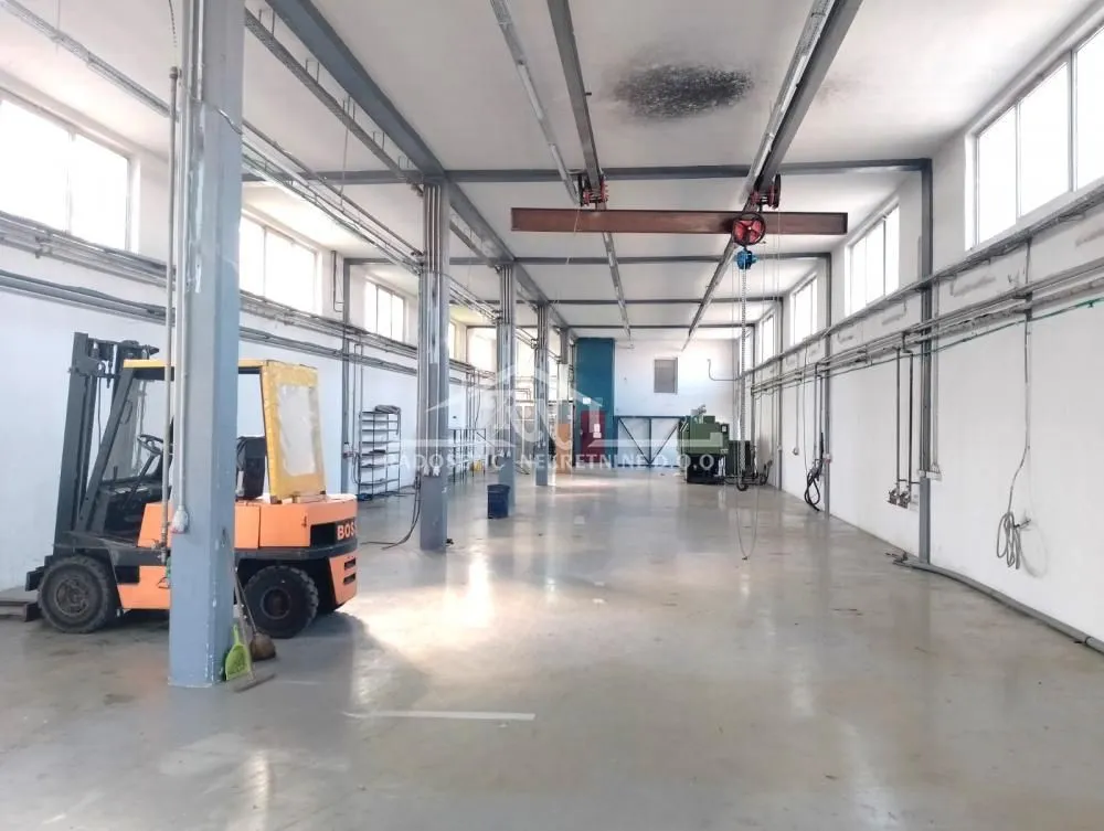 Rent, office space, 1019m², Šimanovci, Pećinci