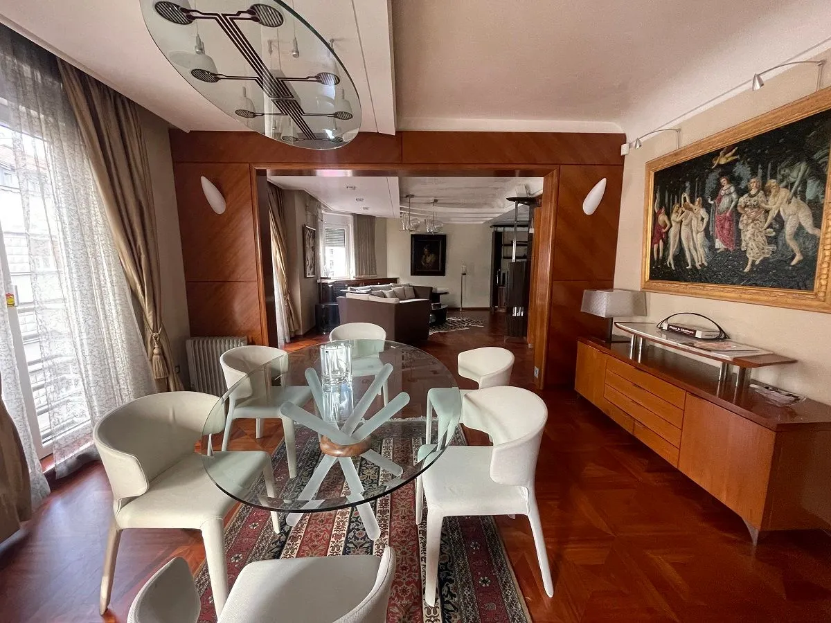 Izdavanje, četvorosoban stan, 135m², Vračar Sve Podlokacije, Beograd