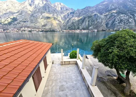 View of the sea and mountains from the property terrace. - image 6