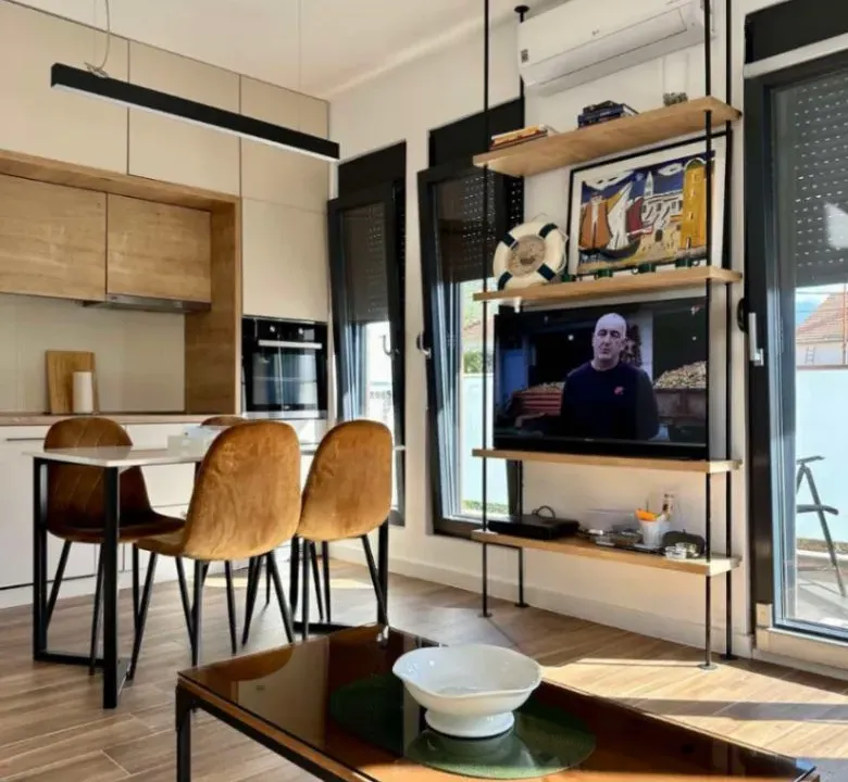 Izdavanje, jednosoban stan, 50m², Donja Lastva, Tivat