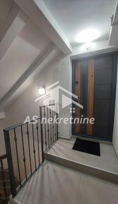 Izdavanje, četvorosoban stan, 94m², Vračar Hram, Vračar Sve Podlokacije