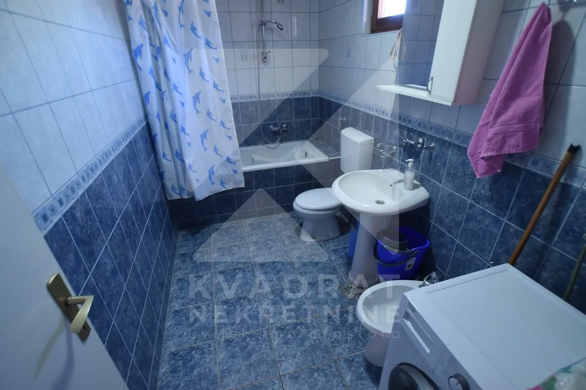 Izdavanje, petosoban stan, 120m², Zlatica, Podgorica