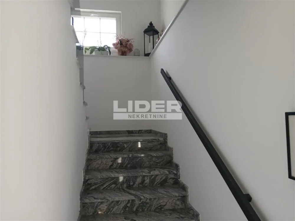 Sale, apartment, 150m², Uciteljsko Naselje, Zvezdara Sve Podlokacije