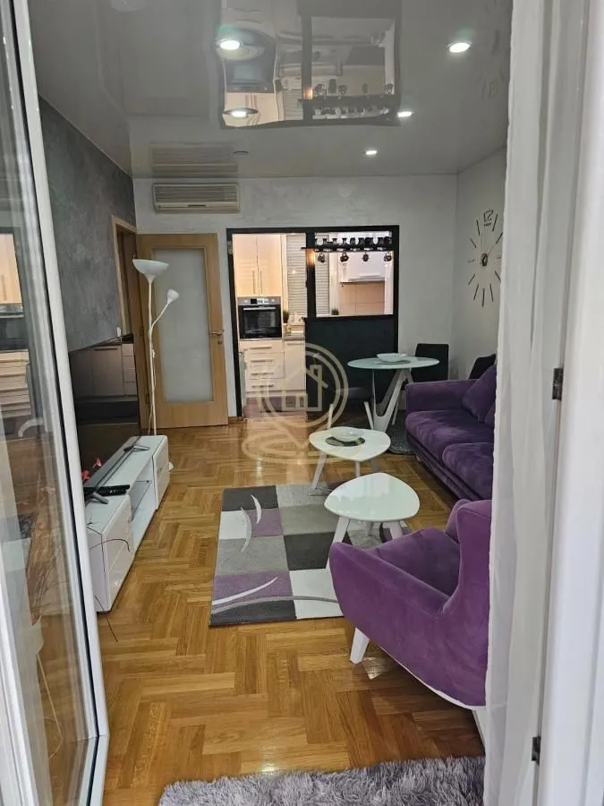Rent, four bedroom apartment, 97m², Vračar Sve Podlokacije, Beograd