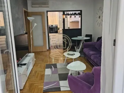 Rent, four bedroom apartment, 97m², Vračar Sve Podlokacije, Beograd - image 3